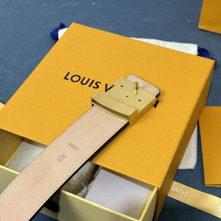 Picture of Louis Vuitton Belts _SKUfw202173524fw